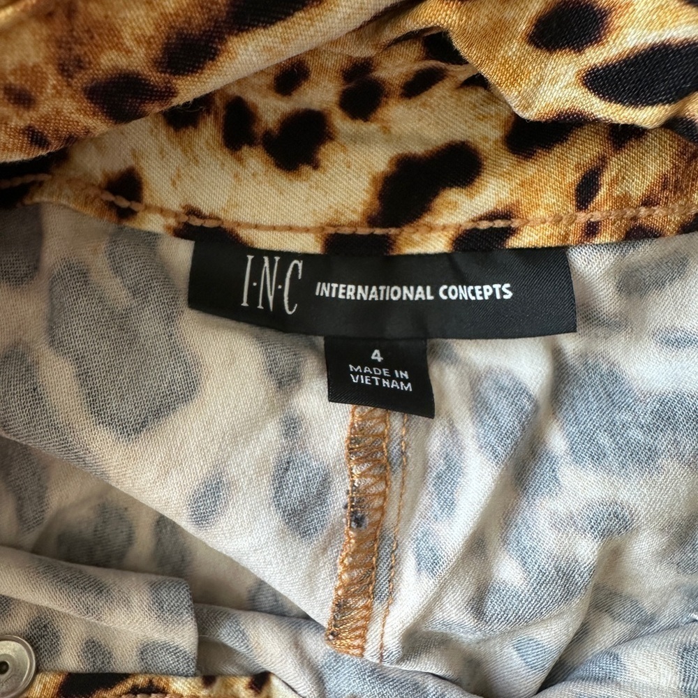 Leopard Print Women's Shorts - Picture 3 of 3